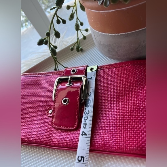 ⭐️host PICK⭐️ Red Wristlet - Picture 6 of 6